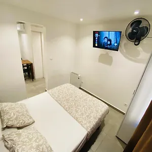 Apartamento Estudios Hl Frente Al Metro Barcelona-aeropuerto, L'Hospitalet de Llobregat